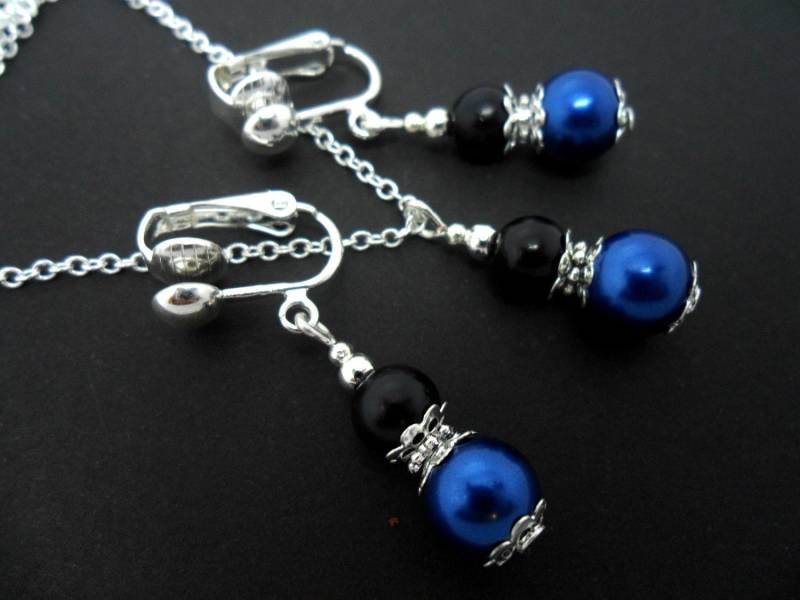 Eine Handgemachte Schwarz/Blauen Glas Perlen Kette Und Clip Am Ohrring Set von MadeInEngland63