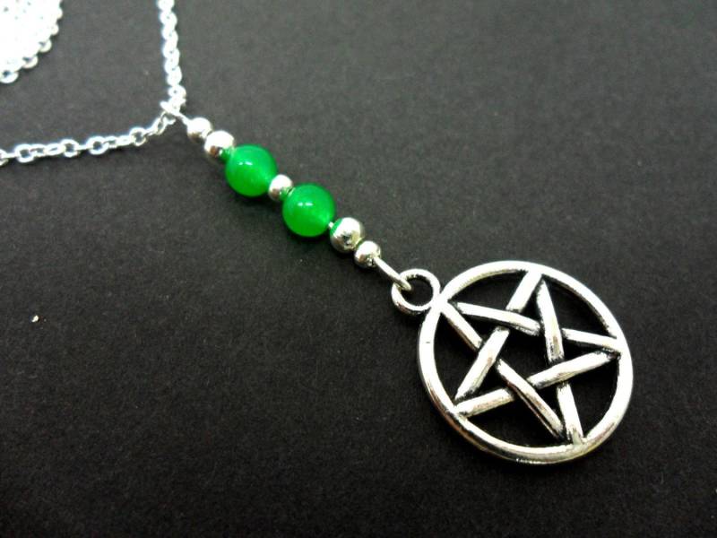 Eine Schöne Kleine Grüne Jade Perle Pentagramm/Pentangle Charm Tibetsilber Anhänger Halskette Eine Schöne Kleine Grüne Jade Perle Pentagramm/Pentangle Charm Tibetsilber Anhänger Halskette von MadeInEngland63