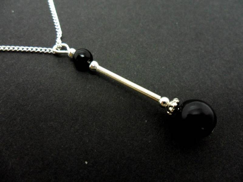 Eine Schöne Kleine Schwarze Onyx Perlen Versilbert Anhänger Halskette Eine Schöne Kleine Schwarze Onyx Perlen Versilbert Anhänger Halskette von MadeInEngland63