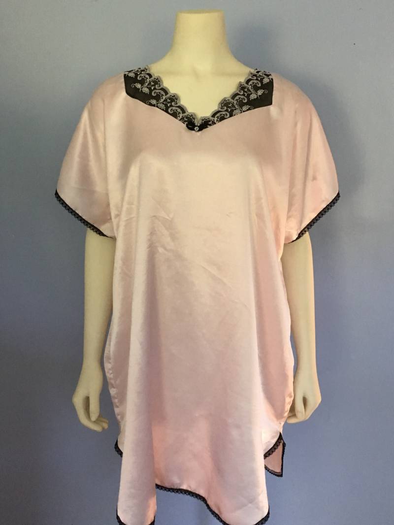 80Er Jahre Val Mode Rosa Und Schwarzes Spitzennachthemd | Vintage Kurzarm Schlaf Tunika von MadeInVintageGoods