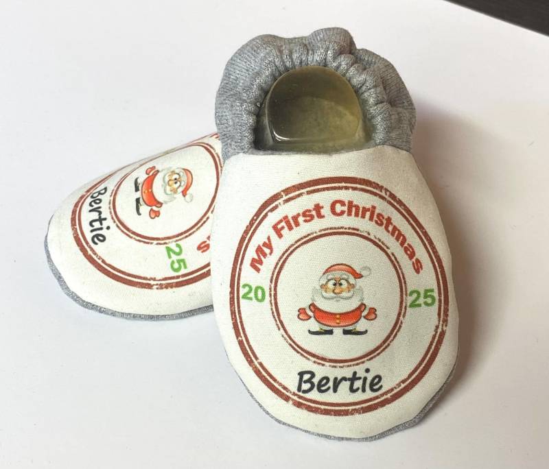 Personalisierte "My First Christmas' Booties, Baby Weihnachtsstiefel, Erhältlich in Größen Bis Zu 12 Monaten von MadeJustDesigns
