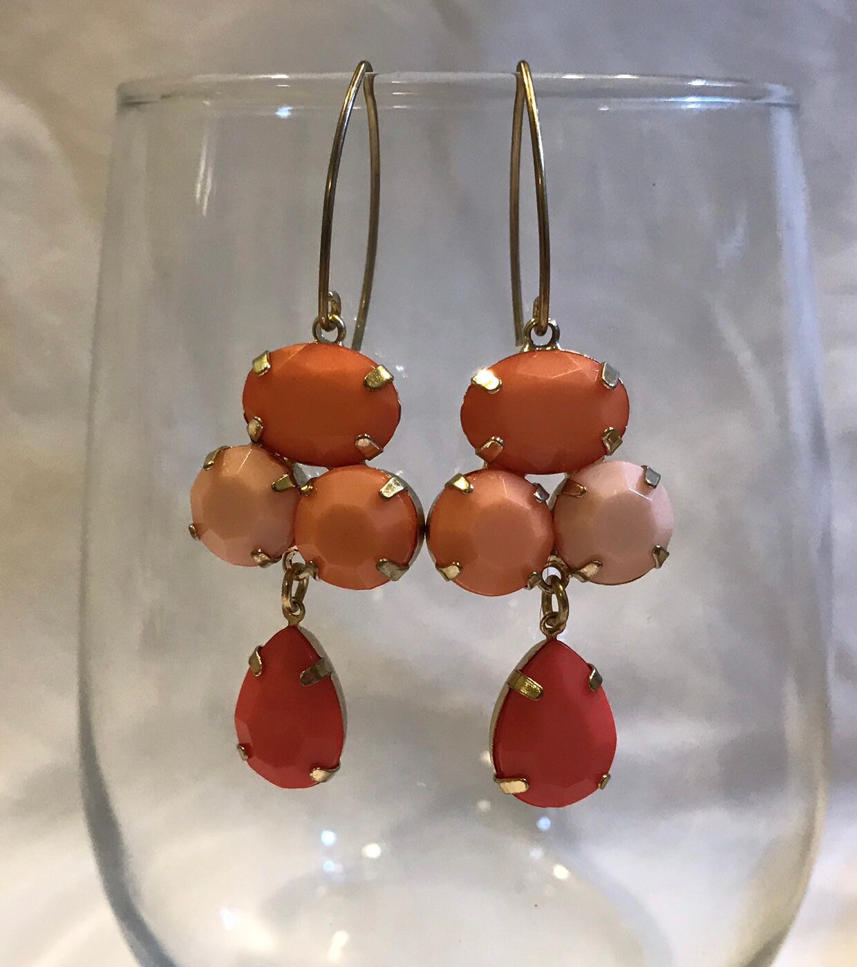 Multicolor Rosa, Orange Koralle & Gold Strass Statement Tropfen Baumbild Schmuck Ohrringe von MadeMarianJewelry