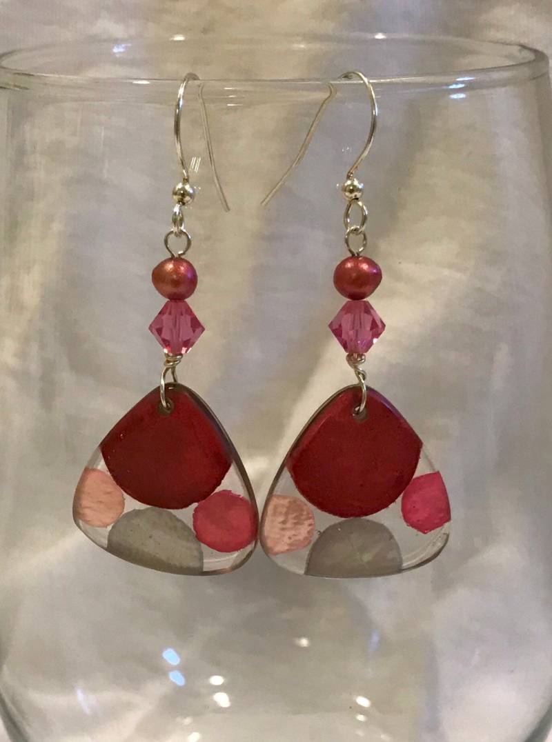 Multicolor Rosa Kristall, Perle, Polka Dot & Silber Perlen Statement Tropfen Ohrringe Schmuck von MadeMarianJewelry