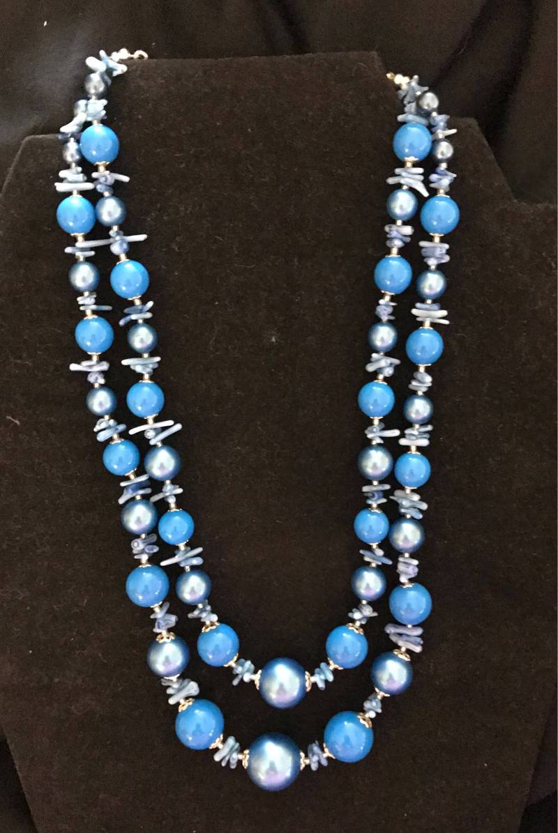 Vintage Inspiriert Blaue Perle, Lucite Perle & Gefärbte Koralle Multistrand Perlen Halskette Mit Silber Verstellbaren Verschluss von MadeMarianJewelry