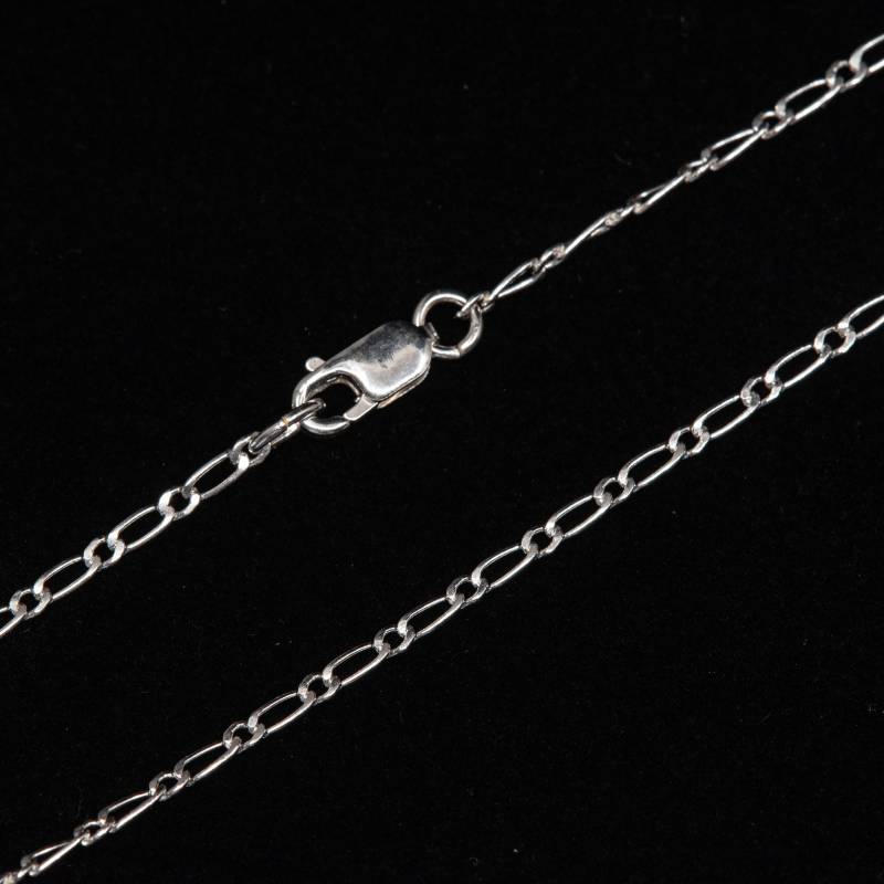 18-Zoll-Sterling Silber 1, 5 Mm Figaro Halskette Mit Sterling Karabinerverschluss, C54 18-Zoll-Sterling Silber 1, 5 Mm Figaro Halskette Mit Sterling Karabinerverschluss, C54 von MadeOfMetal