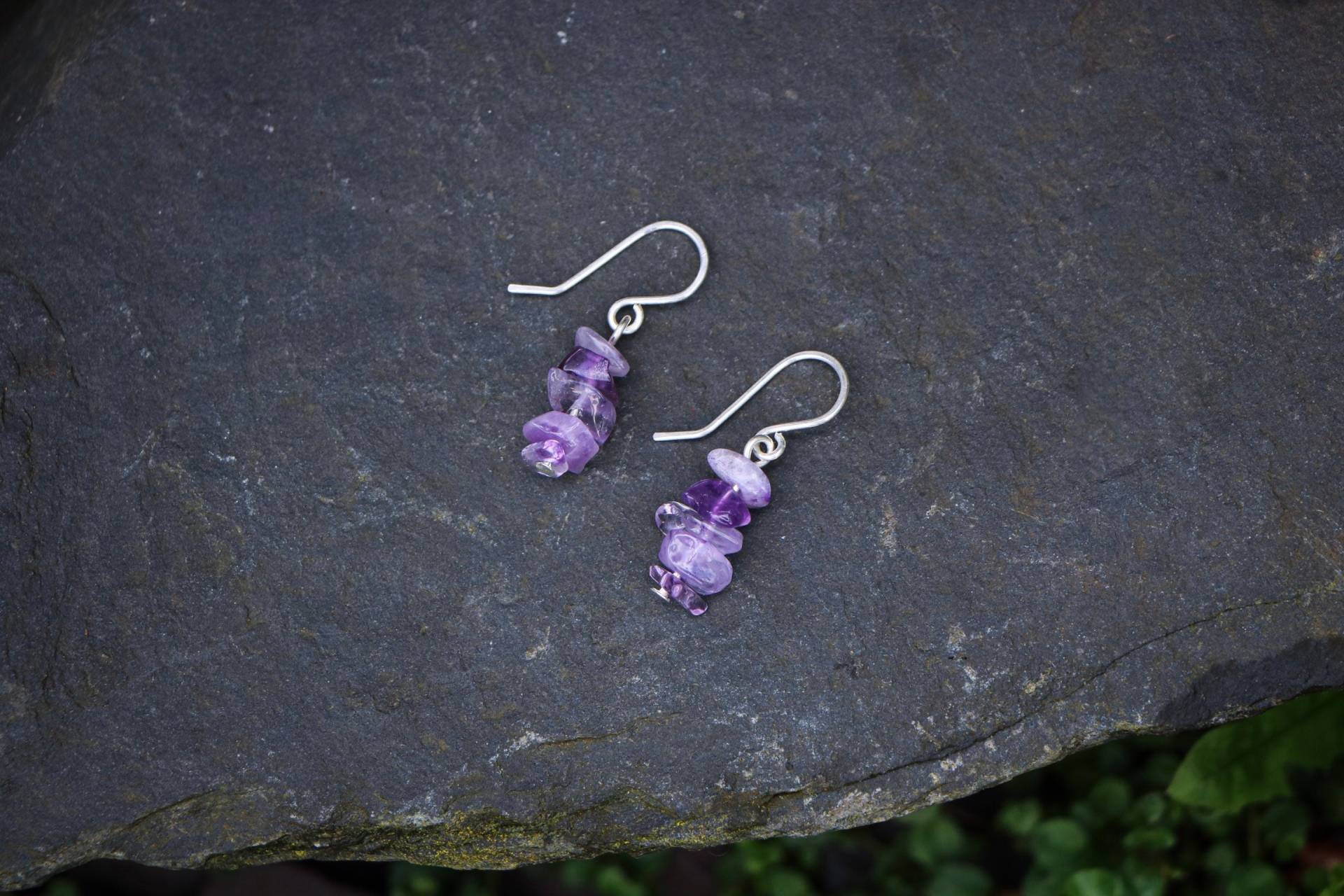 Handgemachte Gestapelte Amethyst Kristall 925 Sterling Silber Ohrringe - Minimalist Boho | Anhänger Beachy Geschenk Lila Edelstein Uk Einzigartig Handgemachte Gestapelte Amethyst Kristall 925 Sterling Silber Ohrringe - Minimalist Boho | Anhänger Beachy Geschenk Lila Edelstein Uk Einzigartig von MadeUniqueByBeth
