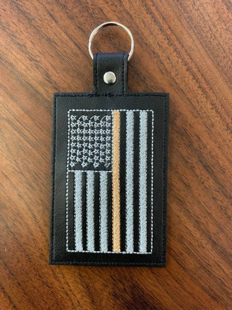 Überwundene Dünne Goldlinie Dispatcher Polizei Feuerwehr Id-Ausweishalter Überwundene Dünne Goldlinie Dispatcher Polizei Feuerwehr Id-Ausweishalter von MadeUpstairsByTina