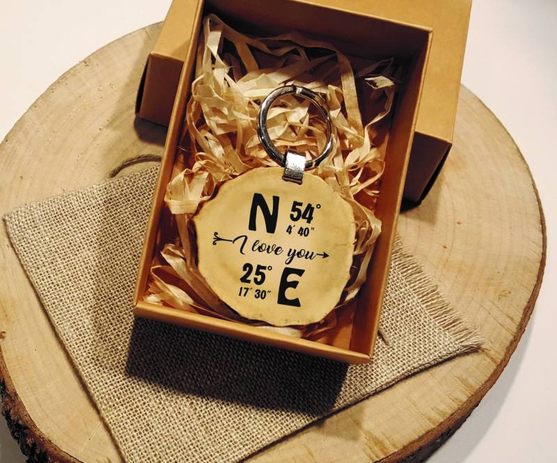 Gravierte Gps Koordinaten Schlüsselanhänger Ferngeschenk, Hirsch Horn Schlüsselanhänger von MadeWithLoveByAleksi