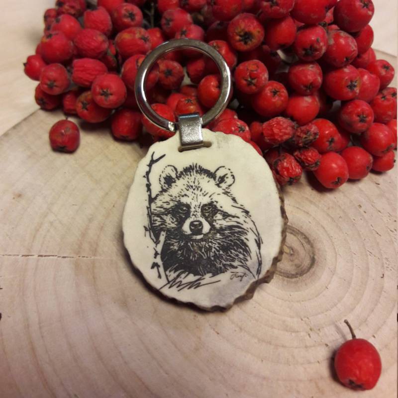 Gravur Waschbär Schlüsselanhänger Personalisierte Hirsch Horn Tier Schlüsselanhänger von MadeWithLoveByAleksi