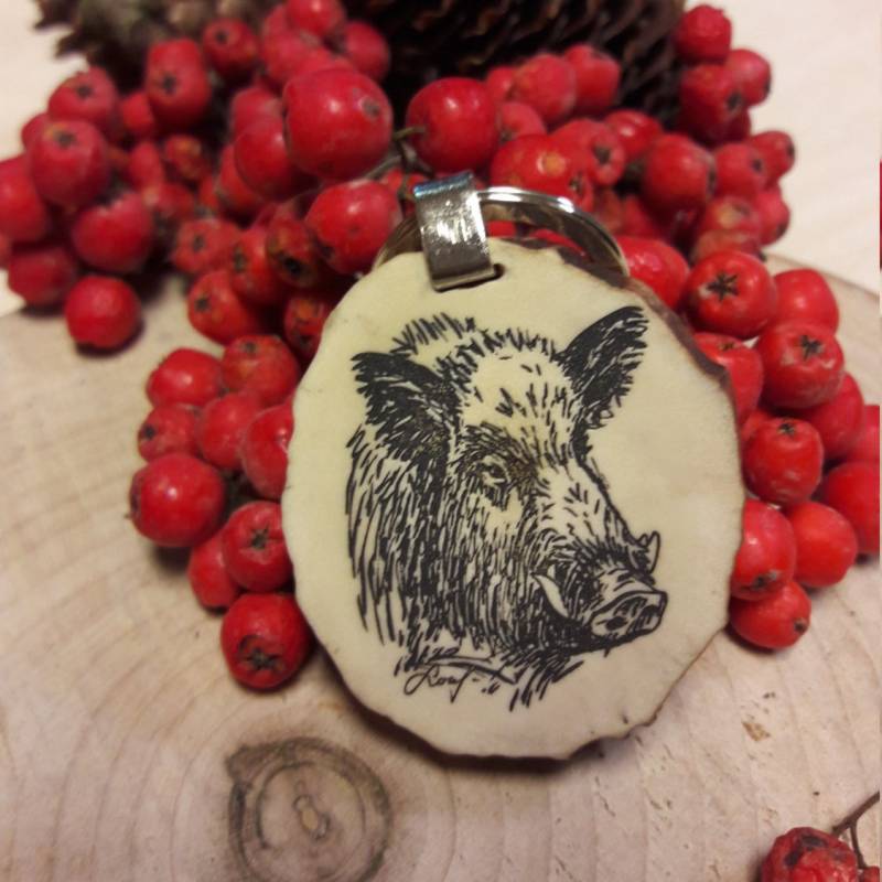 Wildschwein Schlüsselanhänger Mit Gravur Handgemachtes Hirsch Horn Geschenk Zur Jagd von MadeWithLoveByAleksi