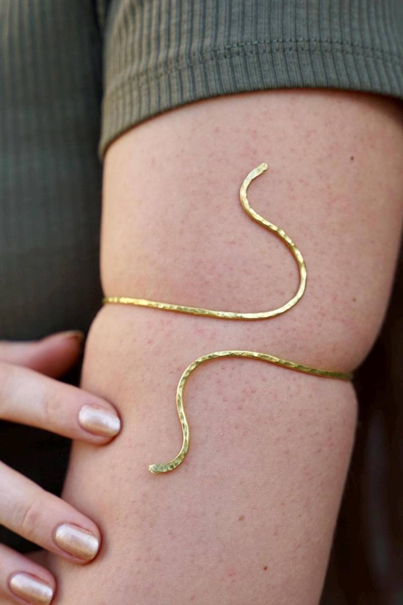 Kleopatra Oberarmreifen, Messing, Boho, Geschenkidee, Spirituell, Größenverstellbar von MadebyAnnaJewelry