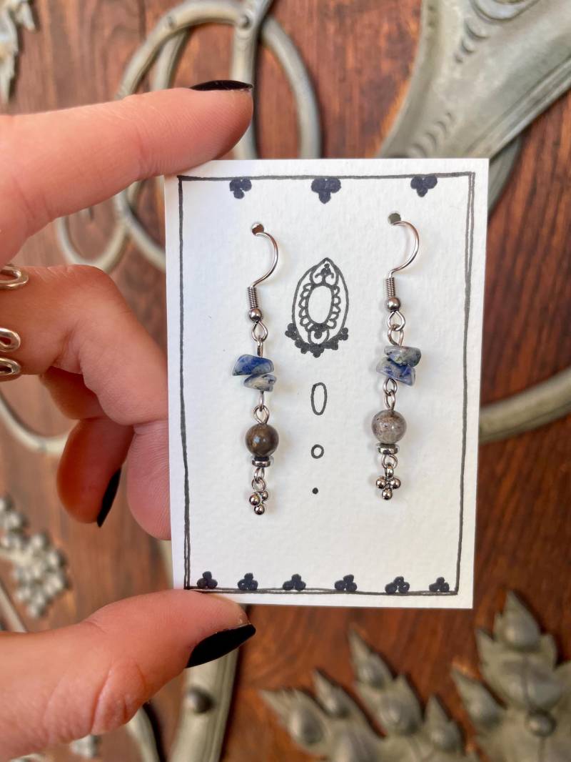 Silberne Boho-Ohrringe Mit Sodalith & Grauem Stein Edelstahl, Handgemacht , Perfekte Geschenkidee von MadebyAnnaJewelry