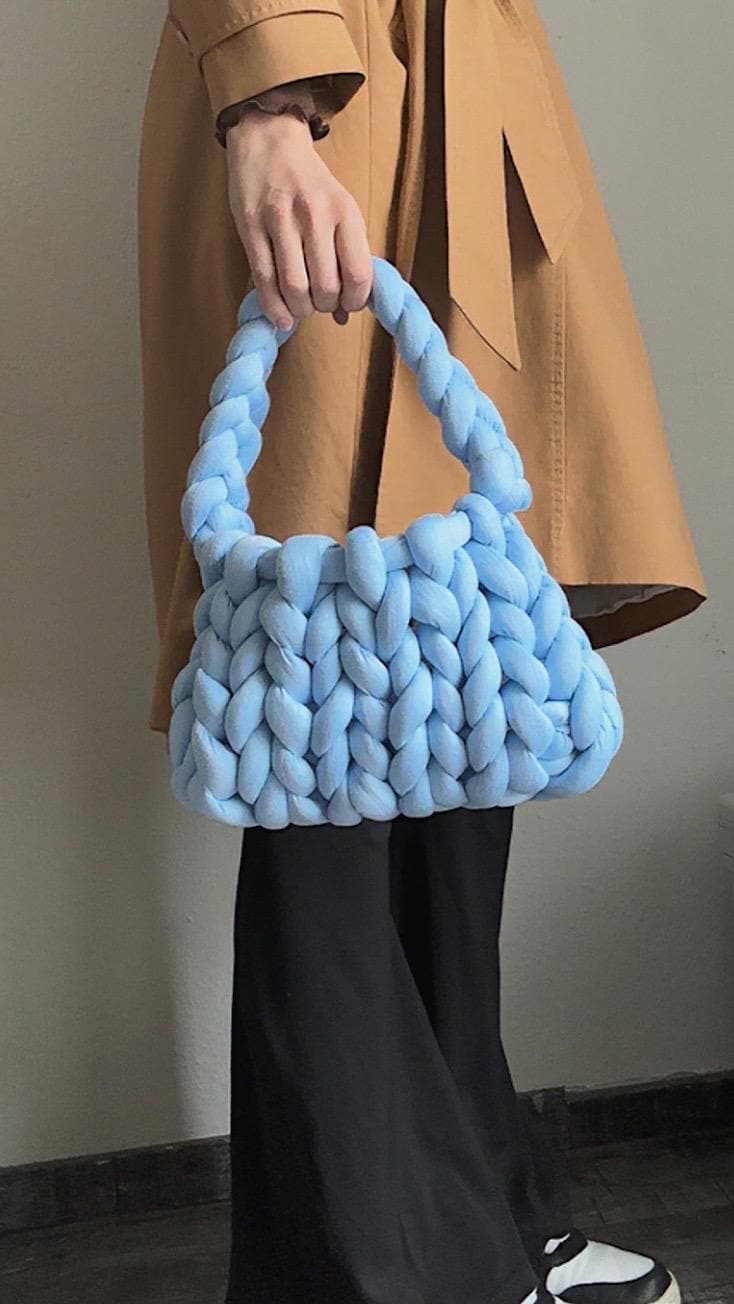 Gehäkelte Tasche in Blau, Grau Oder Dunkelgrau/Samt, Handmade von MadebyCKG