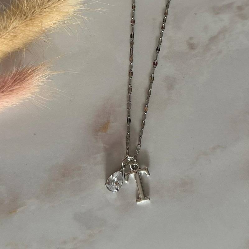 Personalisierte, Silberne Kette Edelstahl Mit Zirkonia & Buchstabe Personalisierte, Silberne Kette Edelstahl Mit Zirkonia & Buchstabe von MadebyCKG