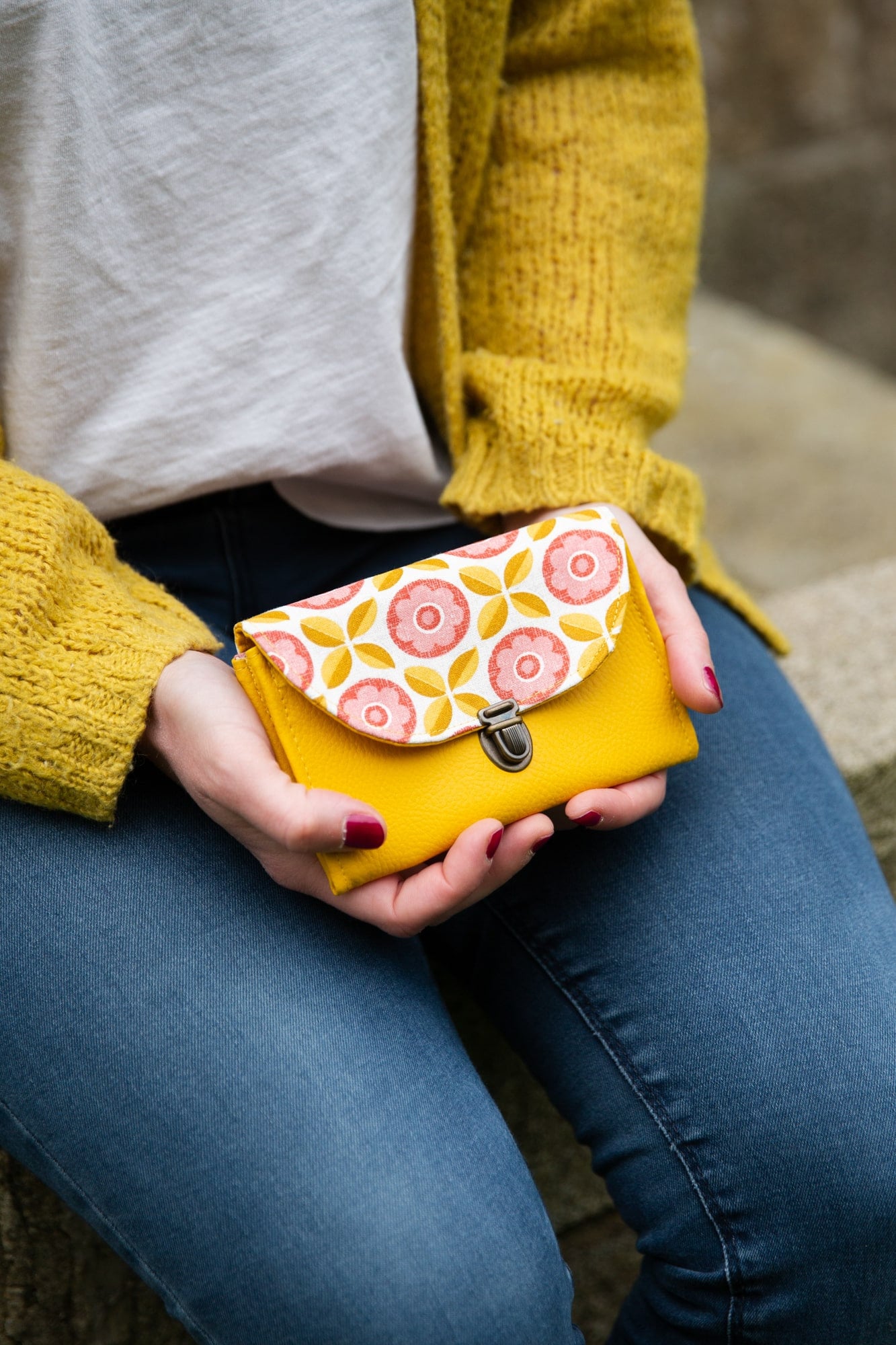 Charlie Damen-Geldbörse - Retro-Schulranzen-Aufsatz Gelbes Kunstleder & Rosa-Gelber Retro-stoff Bunte Geschenkidee von MadebyClaireRainette