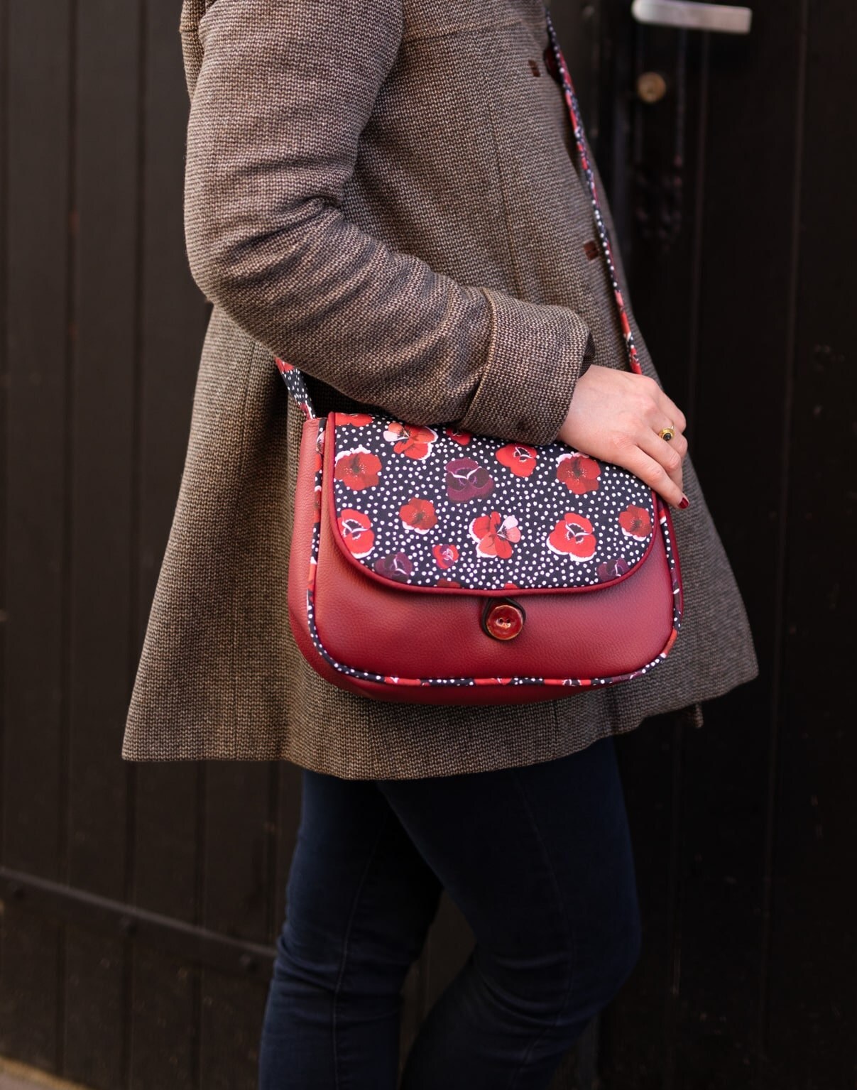 Wendbare Damen-Umhängetasche - Poppy Burgunderrotes Kunstleder & Mohnstoff Handgefertigt Wendbare Damen-Umhängetasche - Poppy Burgunderrotes Kunstleder & Mohnstoff Handgefertigt von MadebyClaireRainette