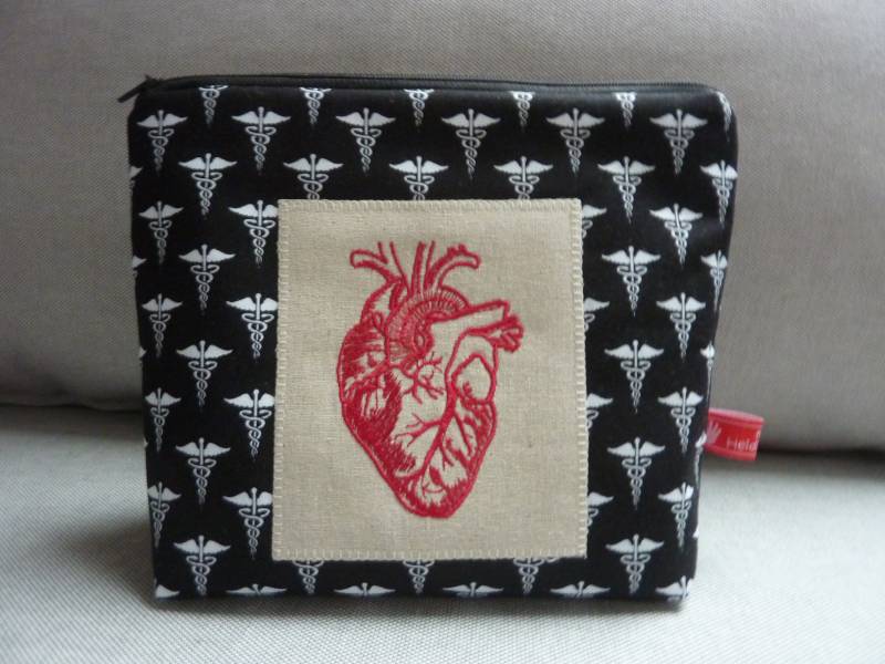 Kosmetiktasche Erste Hilfe First Aid Calling All Nurses Hebamme Krankenschwester Und Ärzte von MadebyHeidiRohrmoser