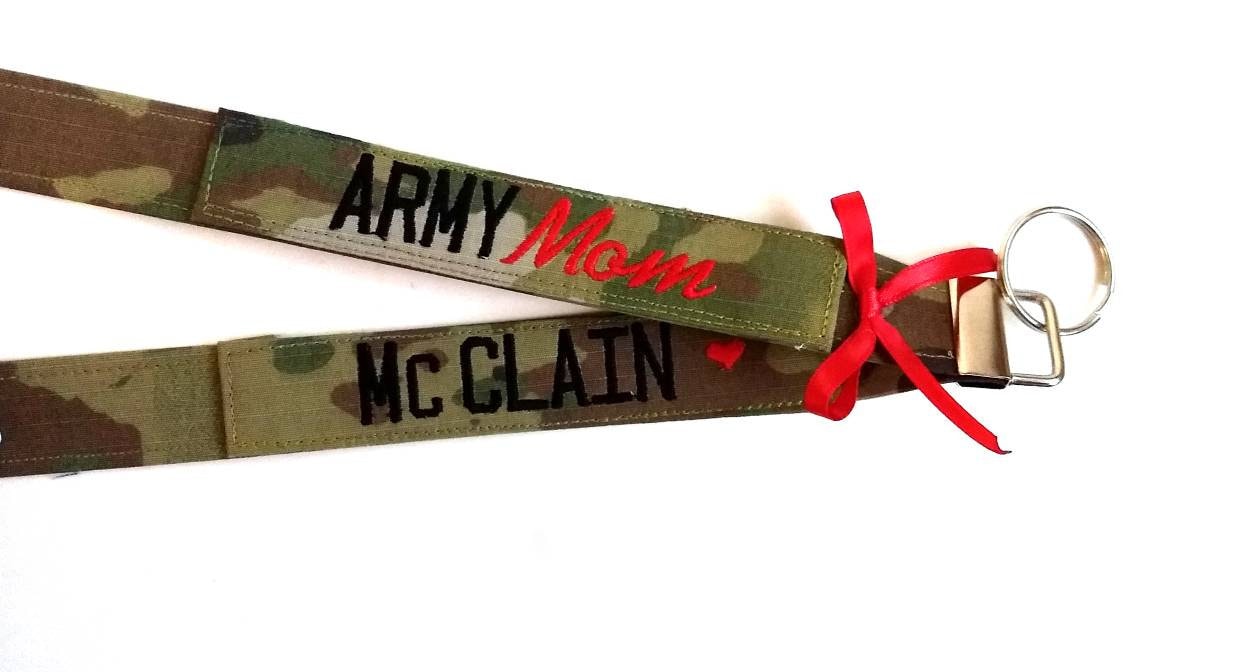 Army Mom Schlüsselband Army Mom Schlüsselband von MadebyJadeB