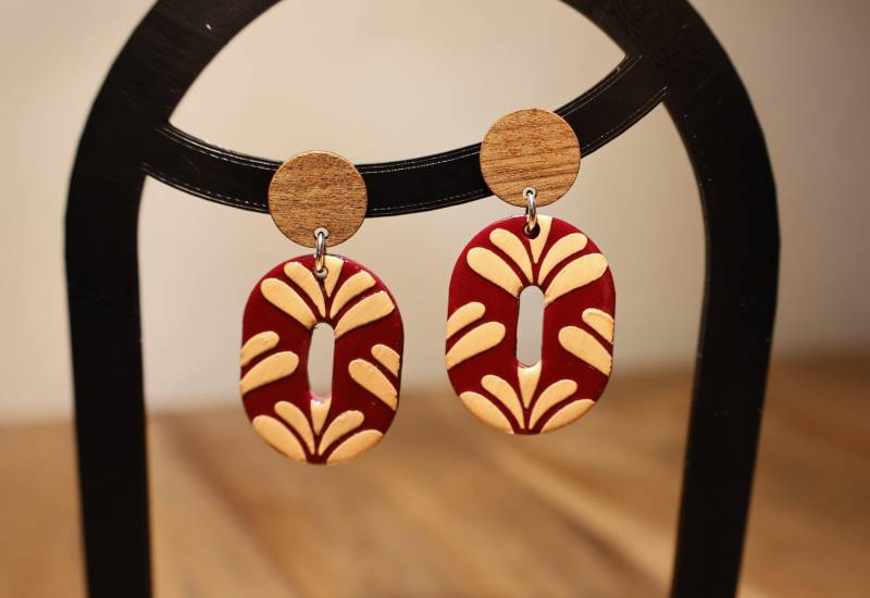 Ohrringe Rot Mit Aufgemaltem Blumen-Muster in Pfirsich Holz | 925 Sterling Silber von MadebyLiri