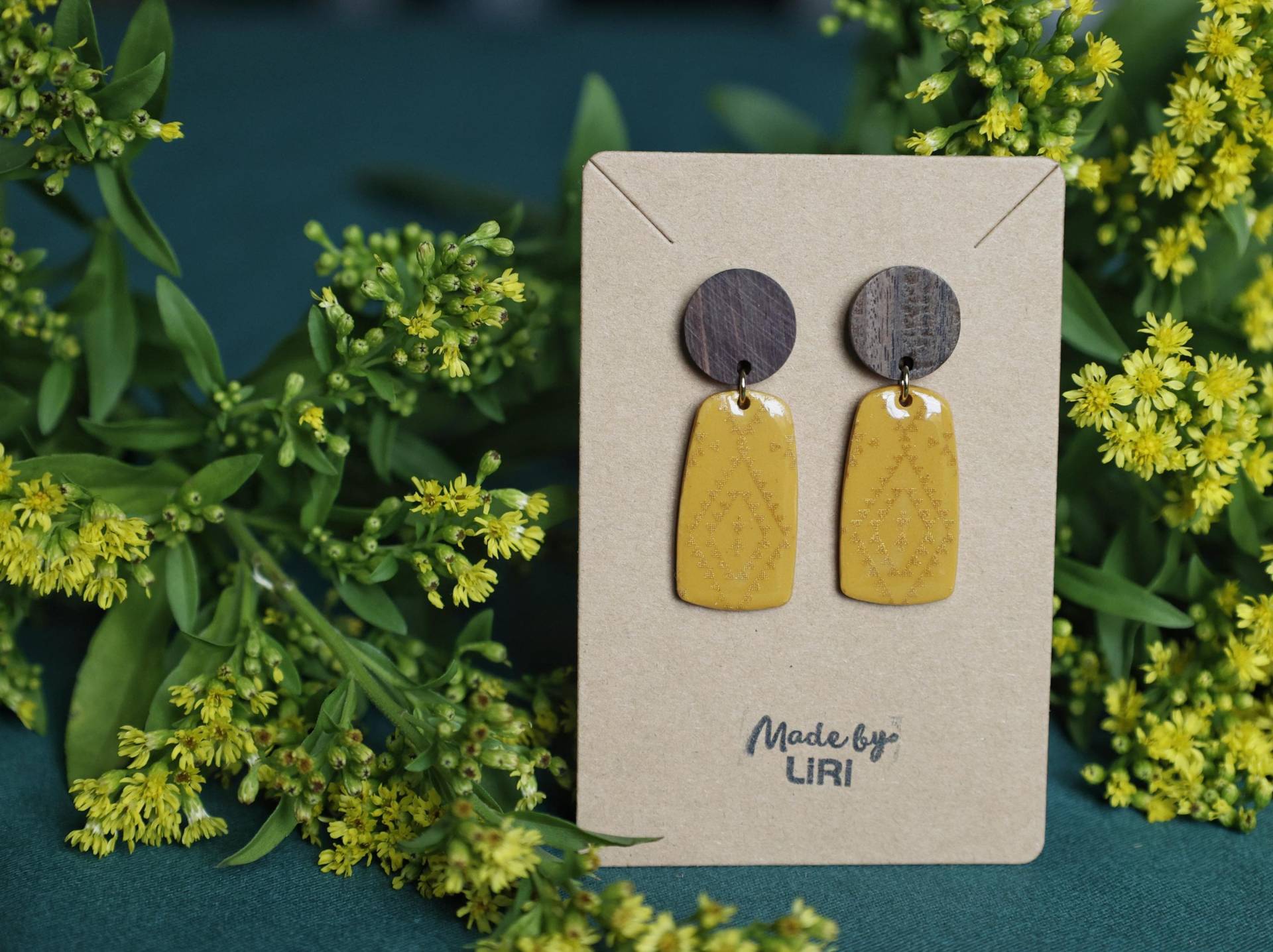Statement-Ohrringe Ocker-Gelb Mit Gold Ikat-Muster | 925 Sterling Silber, Vergoldet Statement-Ohrringe Ocker-Gelb Mit Gold Ikat-Muster | 925 Sterling Silber, Vergoldet von MadebyLiri
