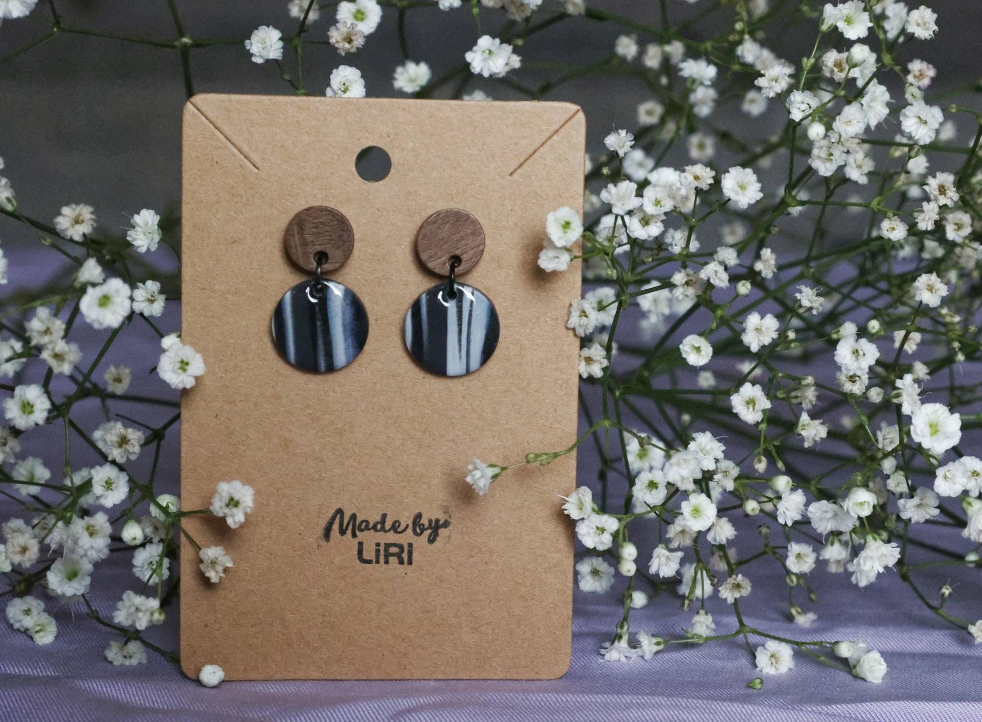 Statement-Ohrringe Rund Mini Schwarz-Weiß-Marmoriert Mit Holz | 925 Sterlingsilber von MadebyLiri