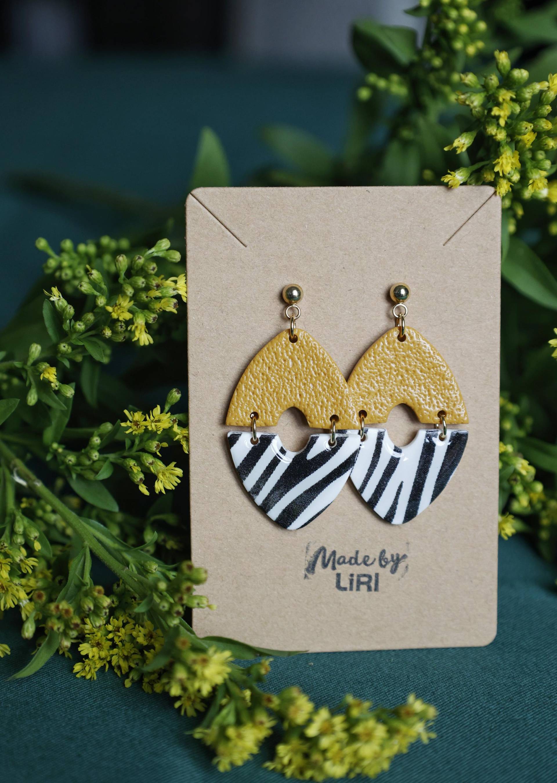 Statement-Ohrringe Zebra Mit Gelb | 925 Sterling Silber, Vergoldet von MadebyLiri