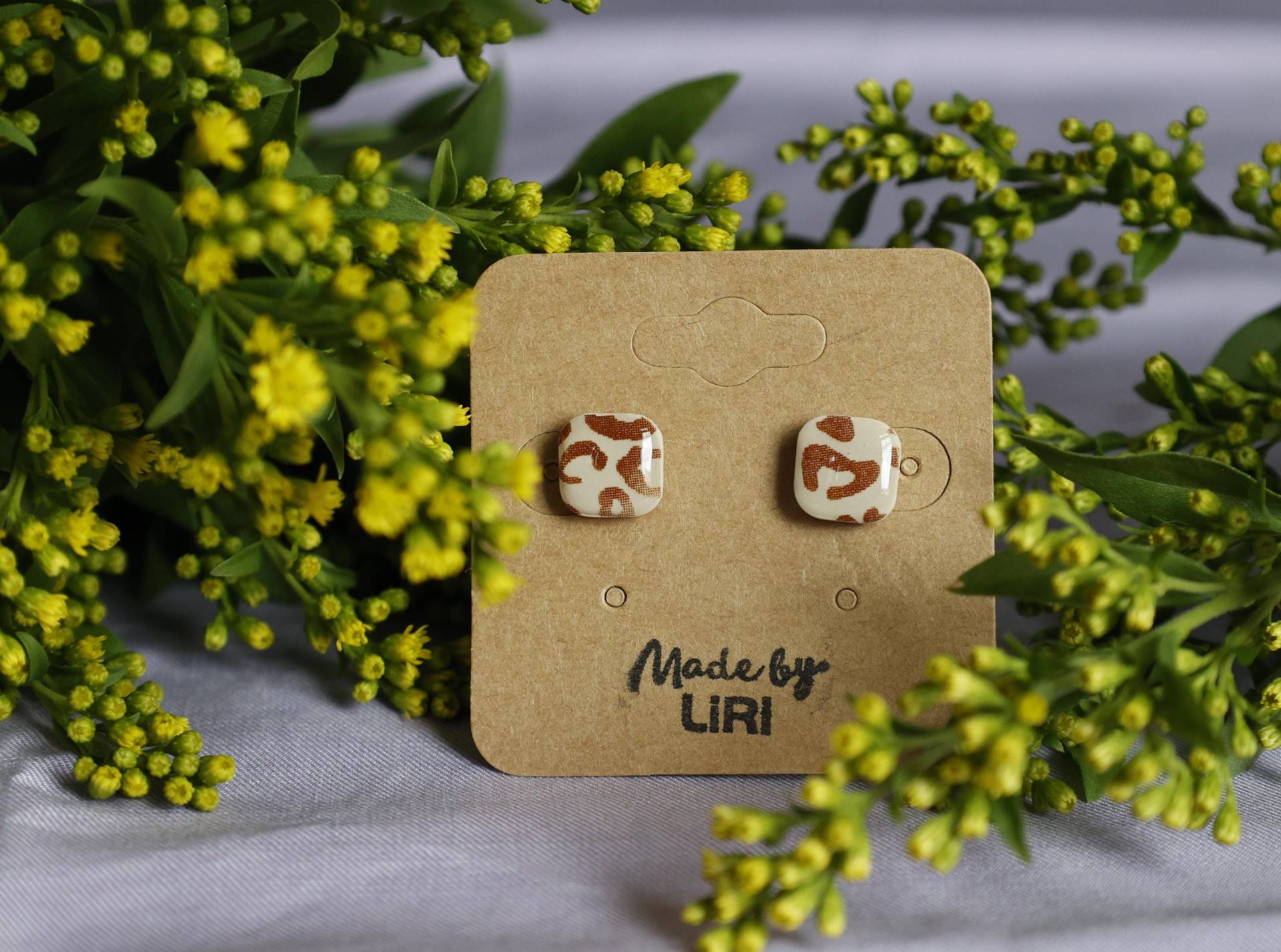 Statement-Ohrstecker Klein Quadratisch Leo-Muster Beige | 925 Sterling Silber von MadebyLiri