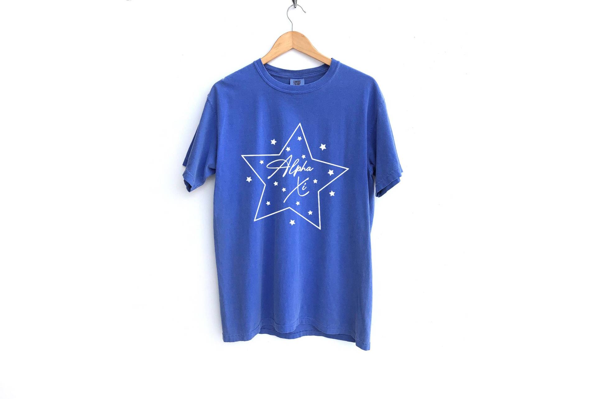 Alpha Xi Delta/Script & Stars Sorority Shirt Comfort Colors Weitere Farben Verfügbar von MadebyMollzShop
