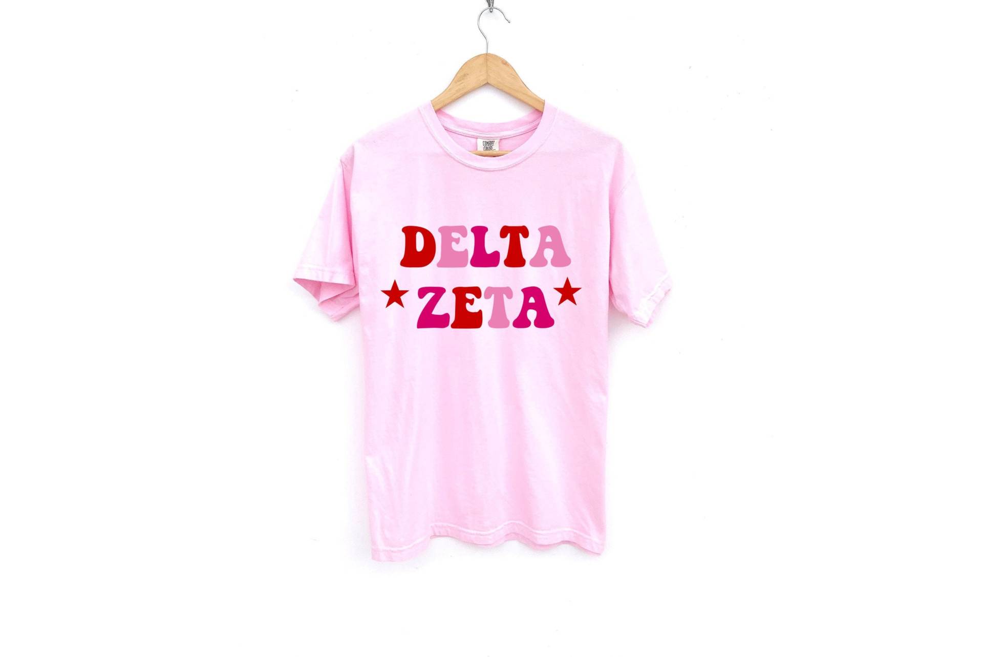 Delta Zeta/Pink Red Stars Sorority Shirt Comfort Colors von MadebyMollzShop