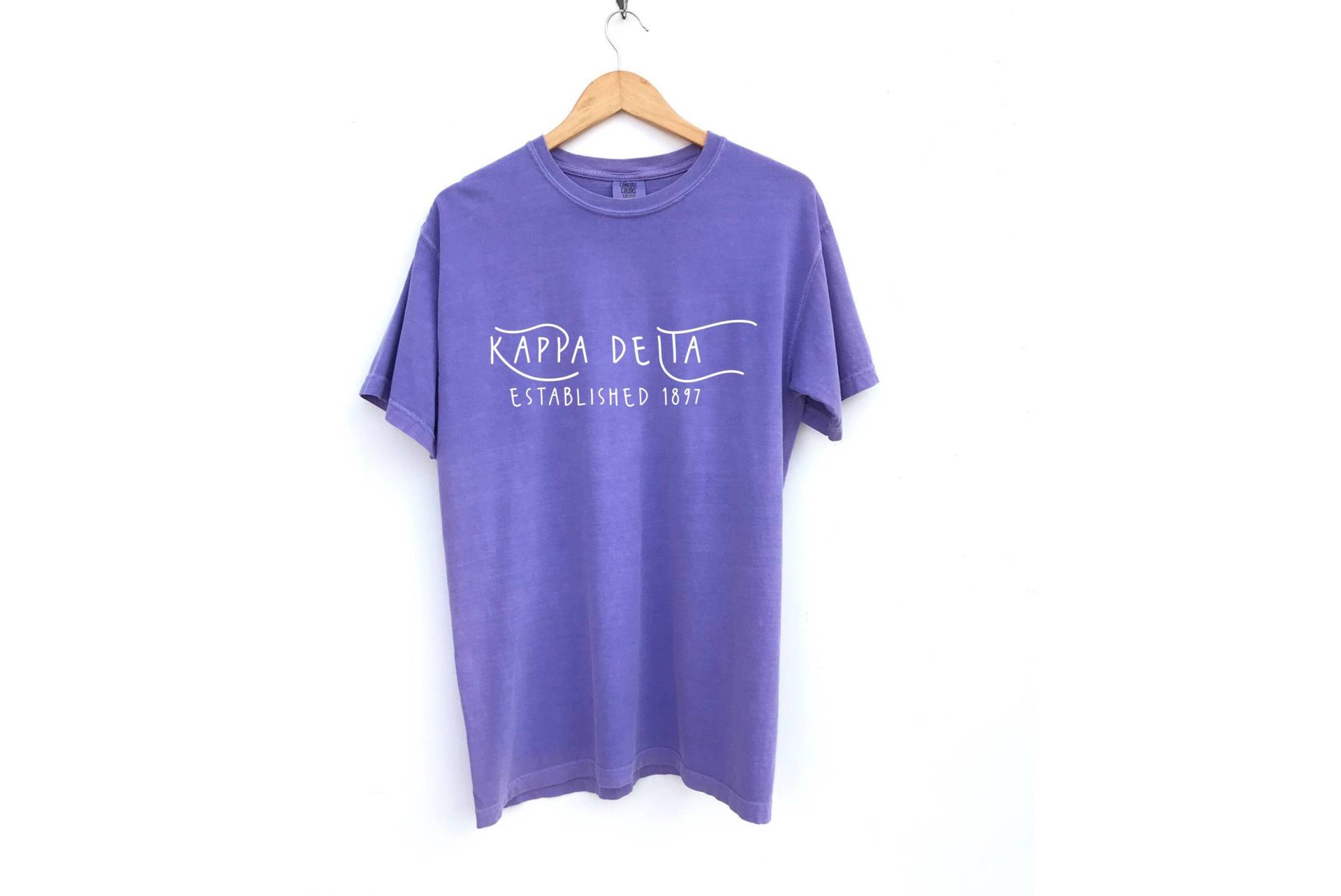 Kappa Delta/Wellige Buchstaben Sorority Shirt Comfort Colors Weitere Farben Verfügbar von MadebyMollzShop