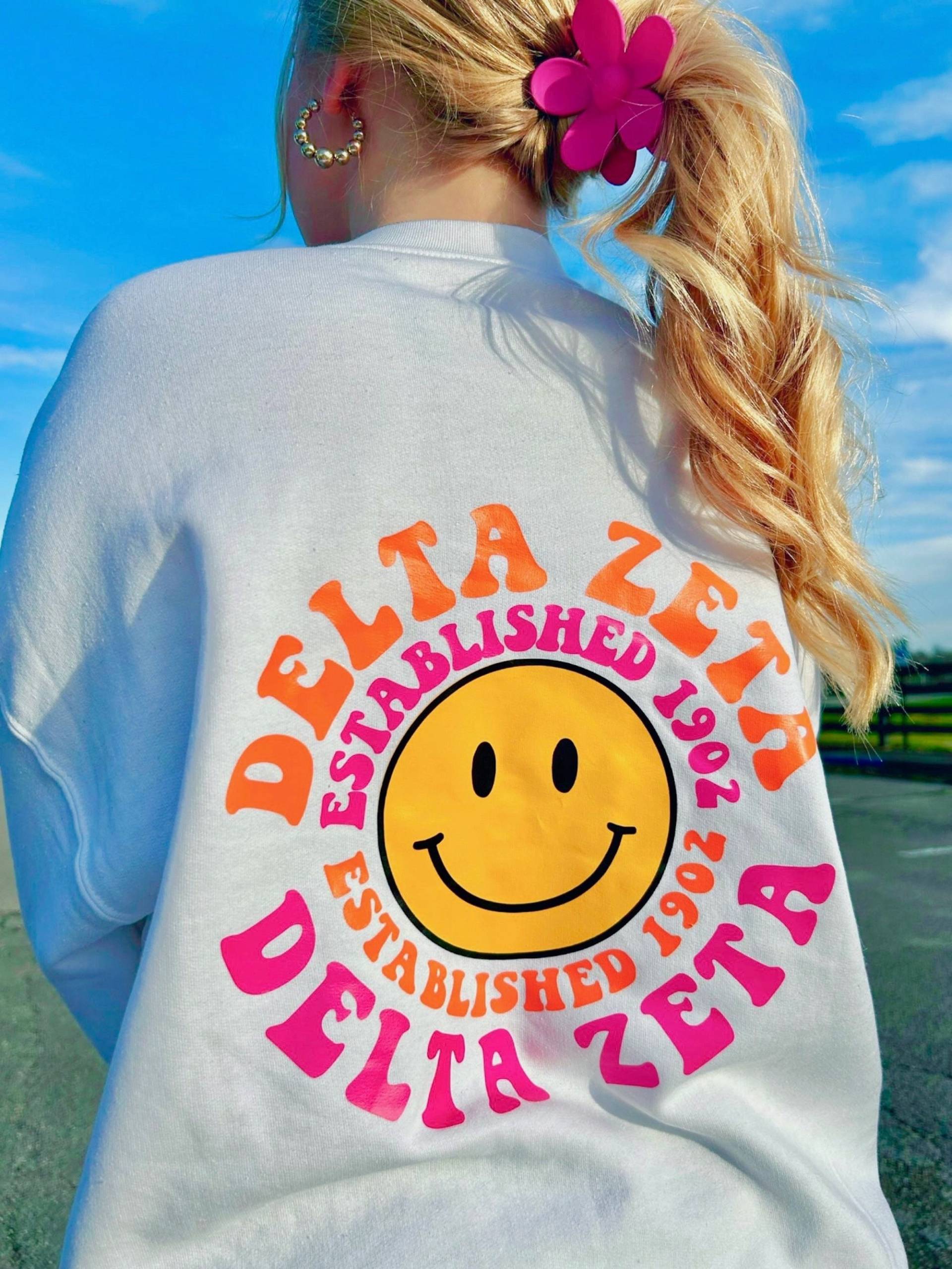 Warm & Smiles Sorority Crewneck Sweatshirt // Schwesterlichkeit Geschenk von MadebyMollzShop