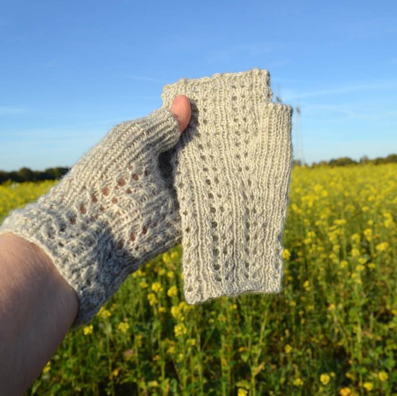 Stulpen Pulswärmer Armstulpen Handstulpen Handwärmer Winter Strick Damen Hochzeit Walk Geschenkideen Hellgrau von MadebyRewda