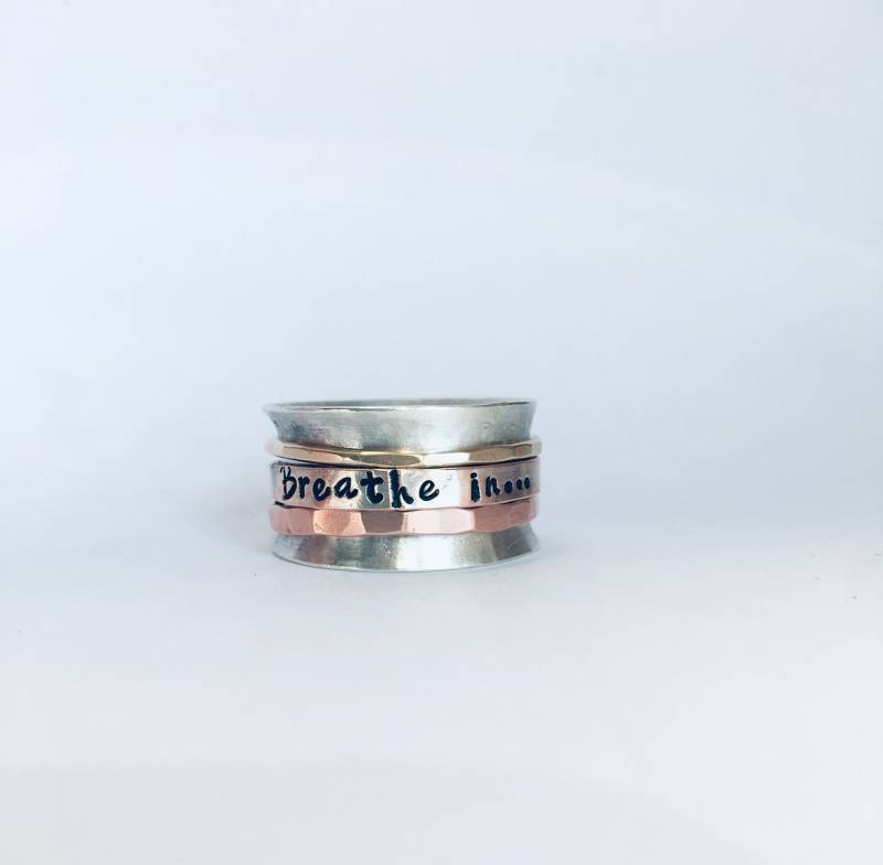 Gehämmert Sterling Silber Fidget Spinner Ring, Handgefertigte Angst Relief von Madebykatepfeiffer