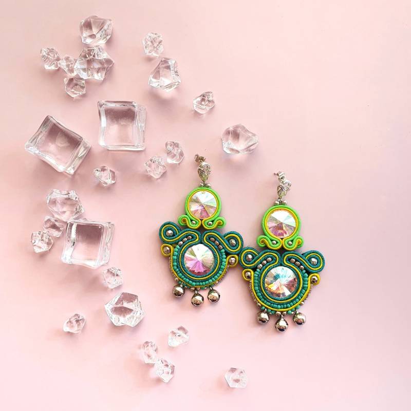 Carioca - Soutache-Ohrringe, Bunte Ohrringe, Neon-Ohrringe, Mehrfarbige Steinohrringe, Gelbe Und Grüne Kristallohrringe Carioca - Soutache-Ohrringe, Bunte Ohrringe, Neon-Ohrringe, Mehrfarbige Steinohrringe, Gelbe Und Grüne Kristallohrringe von Madeforyougioielli