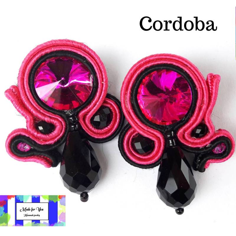 Cordoba - Soutschmerz Ohrringe, Farbige Kurzhaarohrringe, Ohrringe Mit Kristallen, Lappen, Verschiedene Farben Cordoba - Soutschmerz Ohrringe, Farbige Kurzhaarohrringe, Ohrringe Mit Kristallen, Lappen, Verschiedene Farben von Madeforyougioielli