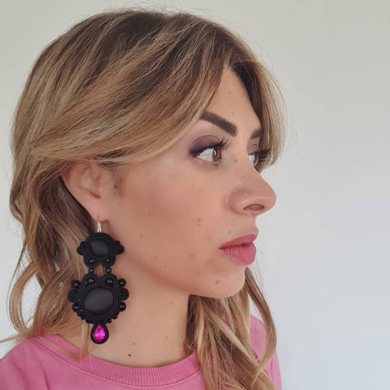 Le Chic - Soutache Ohrringe, Elegante Kristalltropfenohrringe, Satin Große Ohrringe von Madeforyougioielli