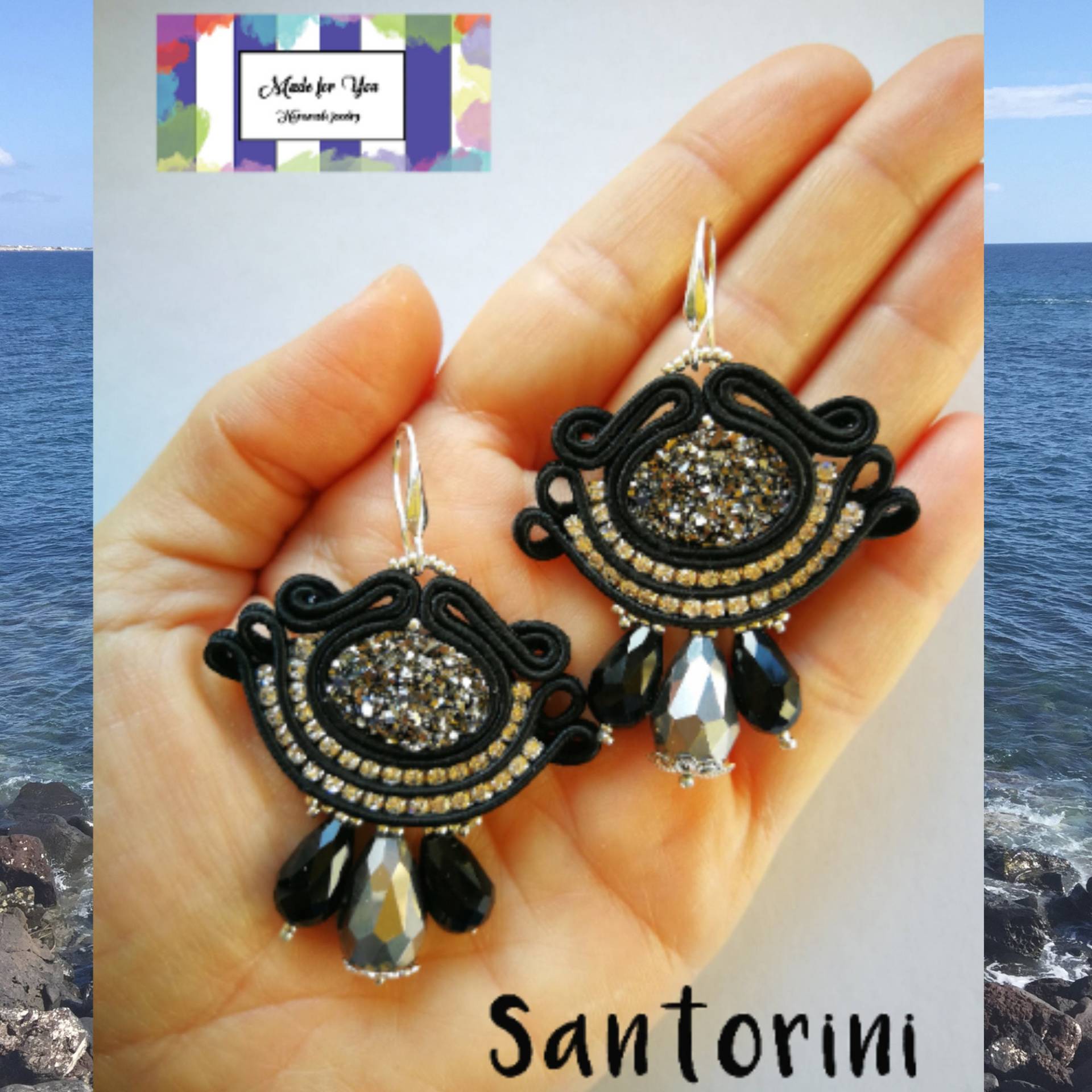 Santorini - Soutache Ohrringe, Ohrringe Verschiedene Farben, Monachella Mit Kristallen, Mittelgroße Santorini - Soutache Ohrringe, Ohrringe Verschiedene Farben, Monachella Mit Kristallen, Mittelgroße von Madeforyougioielli