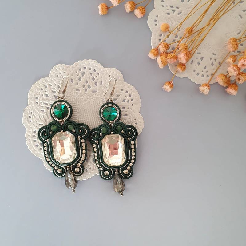 Ullalà Emerald - Soutache-Ohrringe, Tropfenohrringe, Grüne Ohrringe, Strassohrringe, Große Kristallohrringe, Nonnenohrringe von Madeforyougioielli