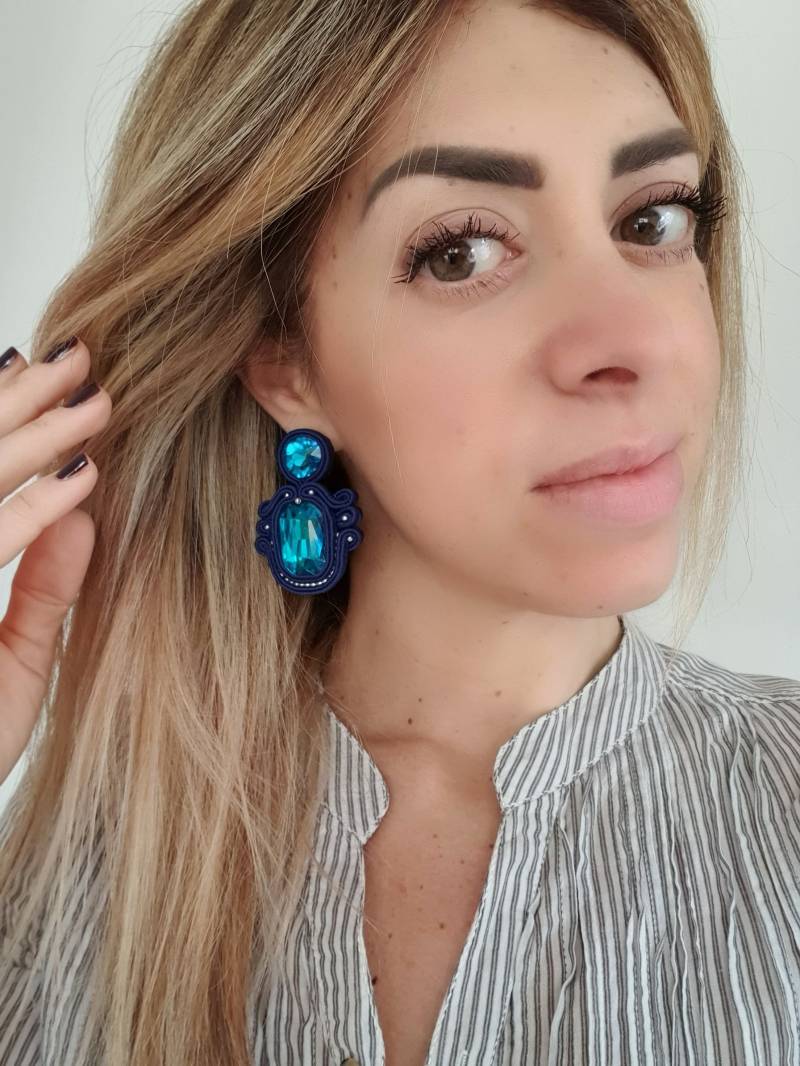 Ullalà - Soutache Ohrringe, Ohrringe in Verschiedenen Farben, Mit Zentralkristall, Helle Sehr Leichte Lappen von Madeforyougioielli