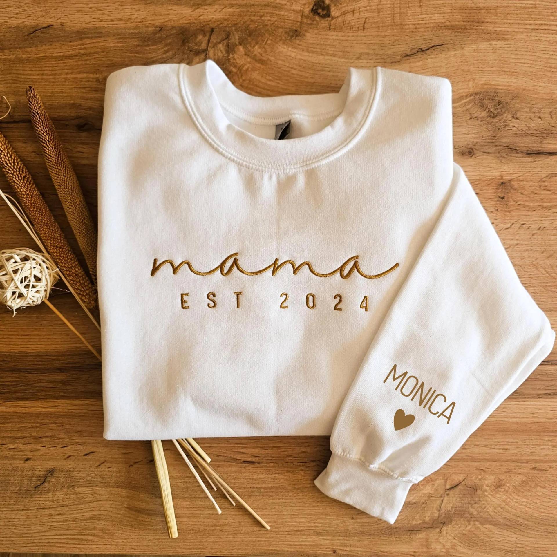 Besticktes Sweatshirt Mama Est 2024 Sweatshirt, Kinder Name Ärmeldruck Muttertagsgeschenk Für Schwangerschaftansage von MademoiselleLeCleur
