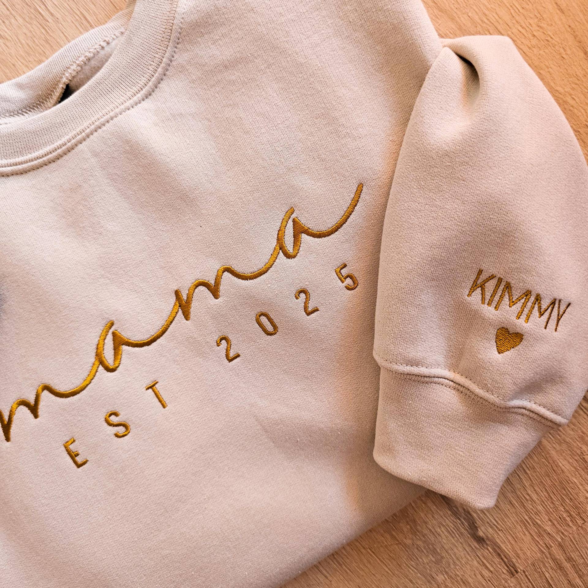 Individuell Besticktes Sweatshirt Mama Est. 2025 Pullover, Personalisierte Kinder Name Sleeve Print Sweatshirt, Muttertagsgeschenk Für Baby von MademoiselleLeCleur