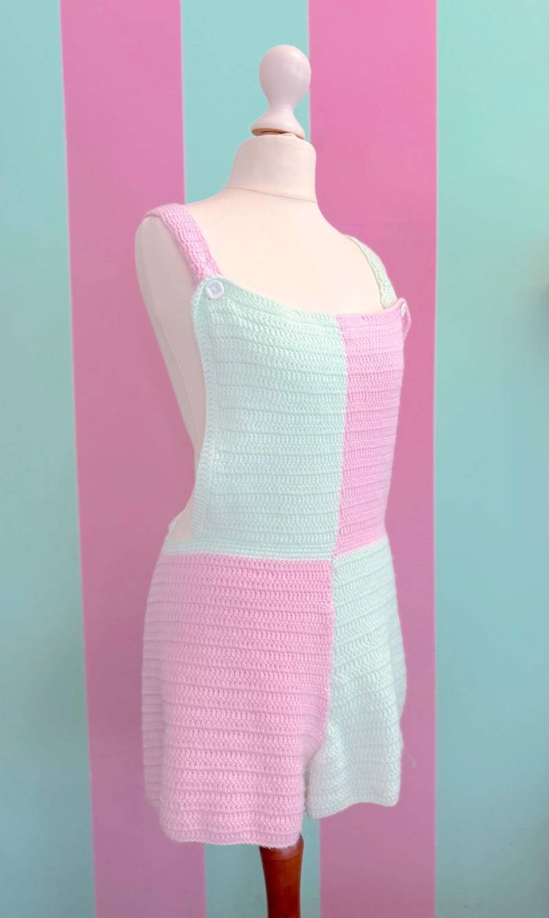 Gehäkelte Pastel Dream Latzhose von MademoiselleOpossum