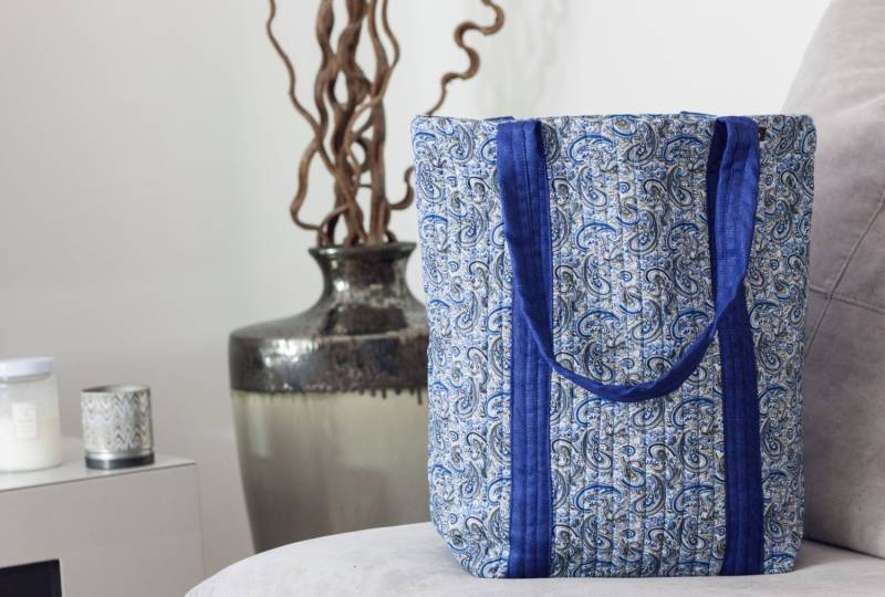 Royal Blue Paisley Wiederverwendbare Tasche/Oversized Bag Tragetasche - Fair Trade Handgemacht Geschenke Für Mama von MadewithaPurpose16