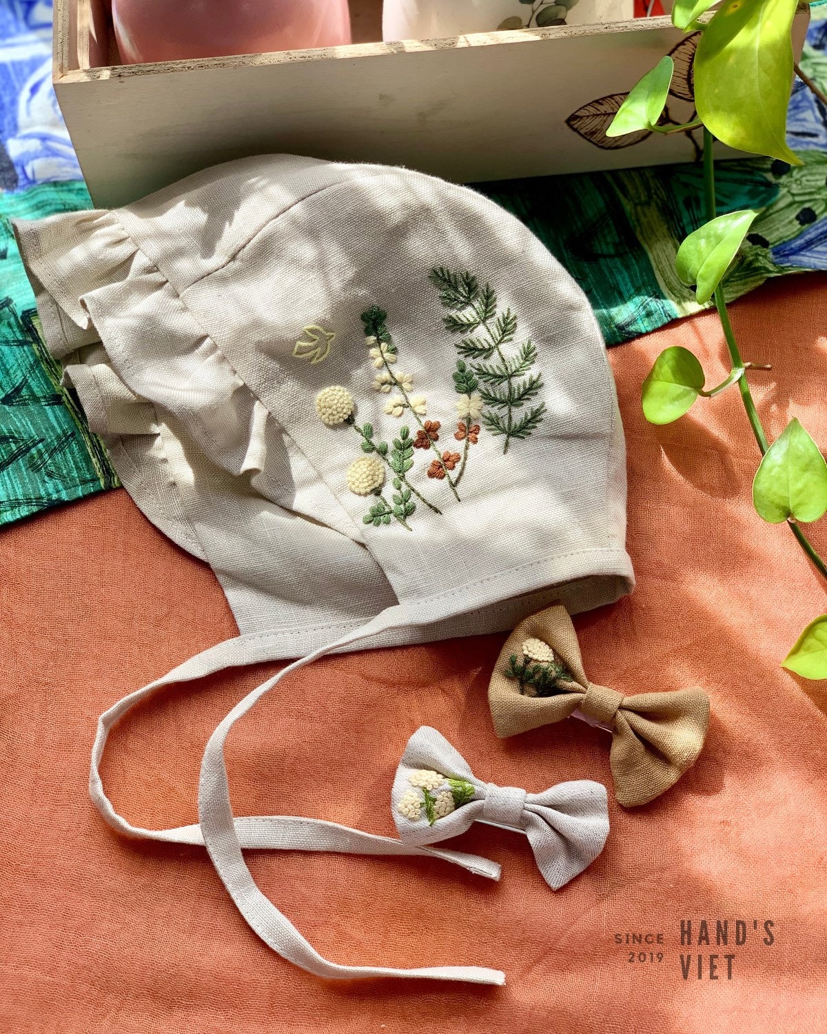 Handbestickte Baby Mütze Aus Reinem Leinenstoff 2 Lagen, Summner Für Mädchen, Baby Bonnet von MadewithloveByCherry