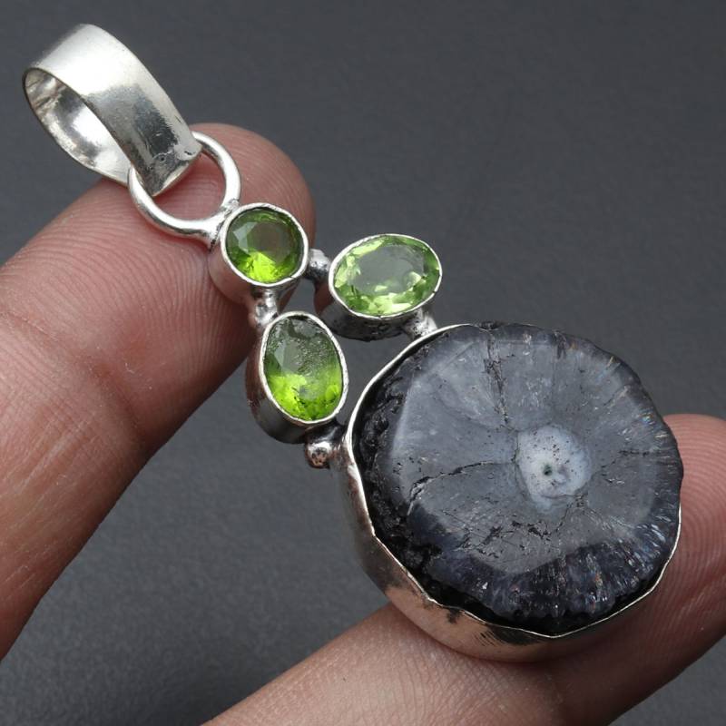 Achat Geode Scheibe Peridot Quarz Anhänger, Edelstein Schmuck Anhänger Geschenk Für Sie Sterling Silber Überzogene von MadonnaJewellery