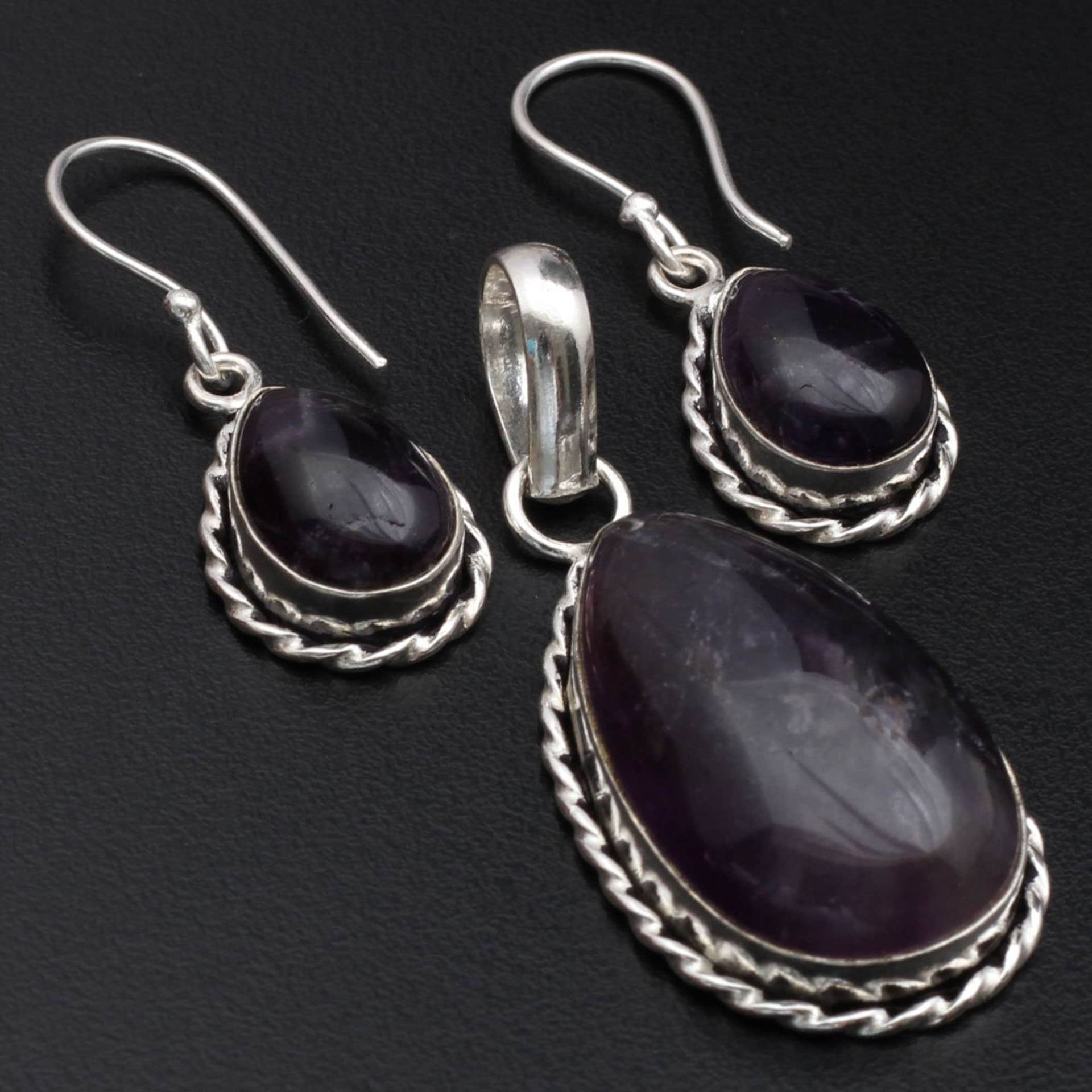 Amethyst Schmuckset Damen Anhänger & Ohrringe Set Schmuck Geschenk Für Sie Sterling Versilbert Edelstein von MadonnaJewellery