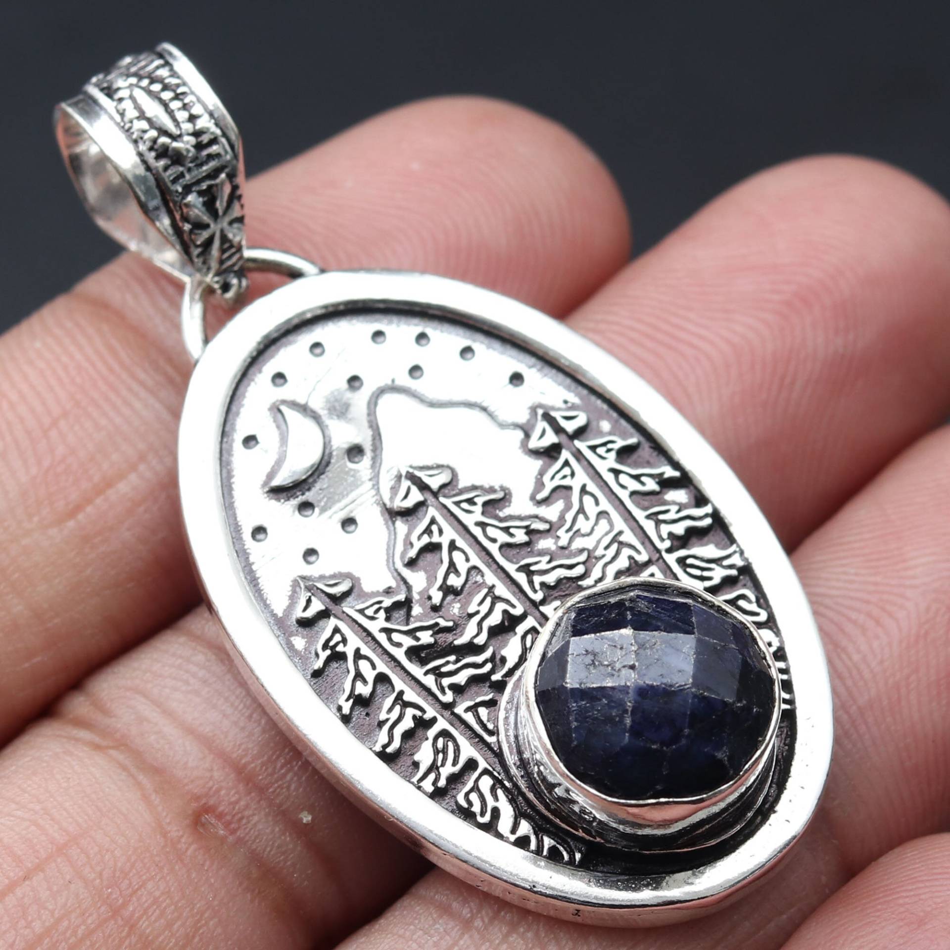 Blauer Saphir Edelstein Anhänger Unikat Stil Geschenk Für Sie & 925 Sterling Versilbert Schmuck Ihn von MadonnaJewellery