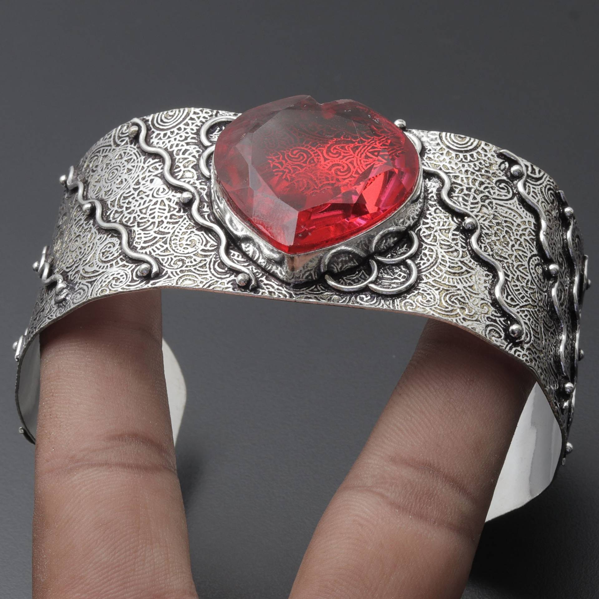 Granat Quarz Armreif Einstellbare Herz Geschenk Für Sie Edelstein Versilbert Einzigartigen Stil Armband Weihnachtsgeschenk Granat Quarz Armreif Einstellbare Herz Geschenk Für Sie Edelstein Versilbert Einzigartigen Stil Armband Weihnachtsgeschenk von MadonnaJewellery