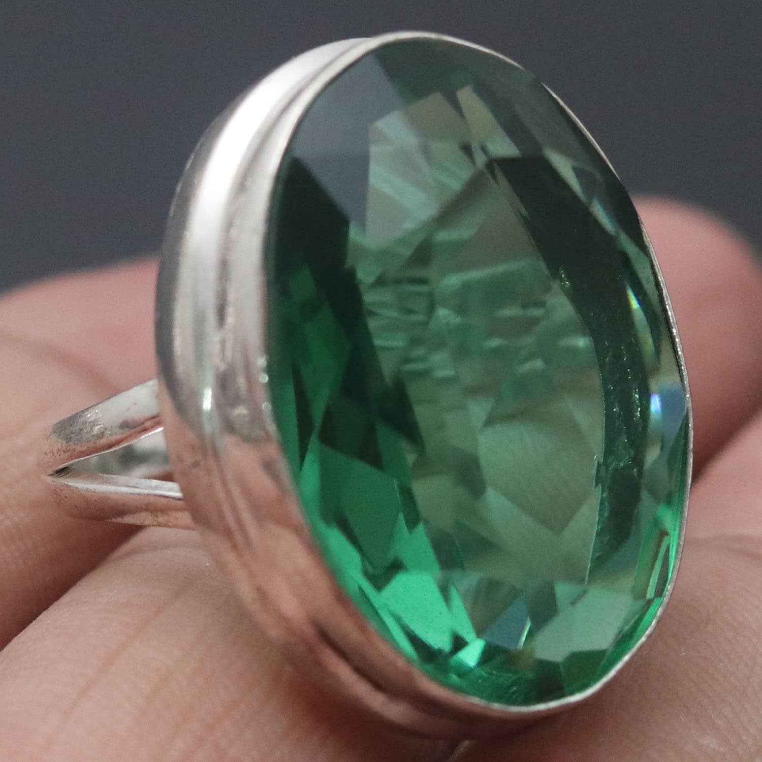 Grüner Quarz Ring Edelstein Schmuck Geschenk Für Sie Sterling Silber Vergoldet Ihn von MadonnaJewellery