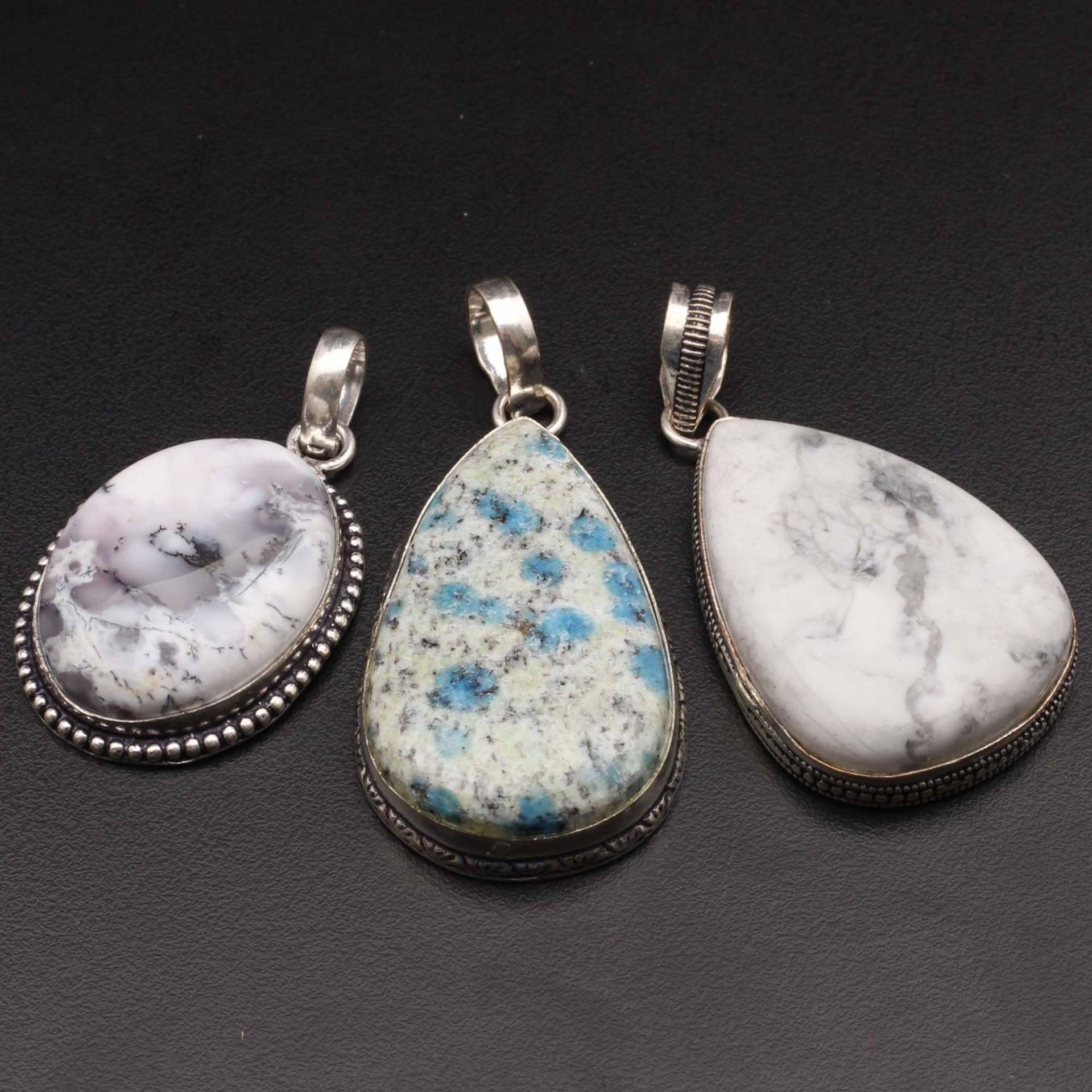 K2 Blue Dendrite Opal Howlith , Edelstein Schmuck Frau Halskette Anhänger Geschenk Für Sie 3 X Viele Mädchen Xy630 von MadonnaJewellery